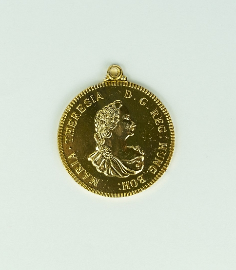 Vintage Gold Coin Pendant x4 - Click Image to Close